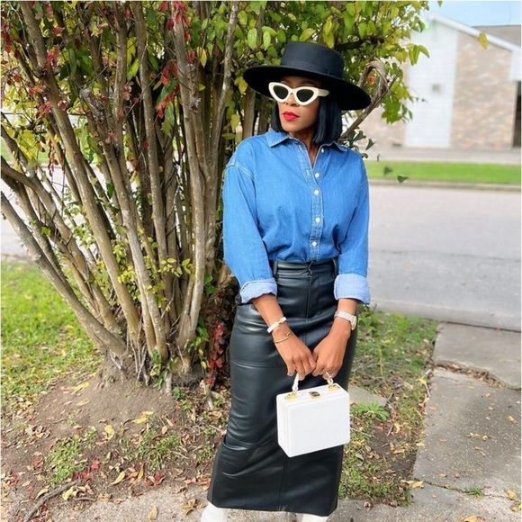 Women's Long Sleeve Denim Oversized
Button Down Shirt - Universal Thread - Picture 5 of 10